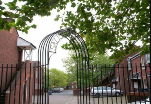 Excellent Location - City Centre - Parking - 4 Beds -2 Bedrooms Belfast Exterior foto