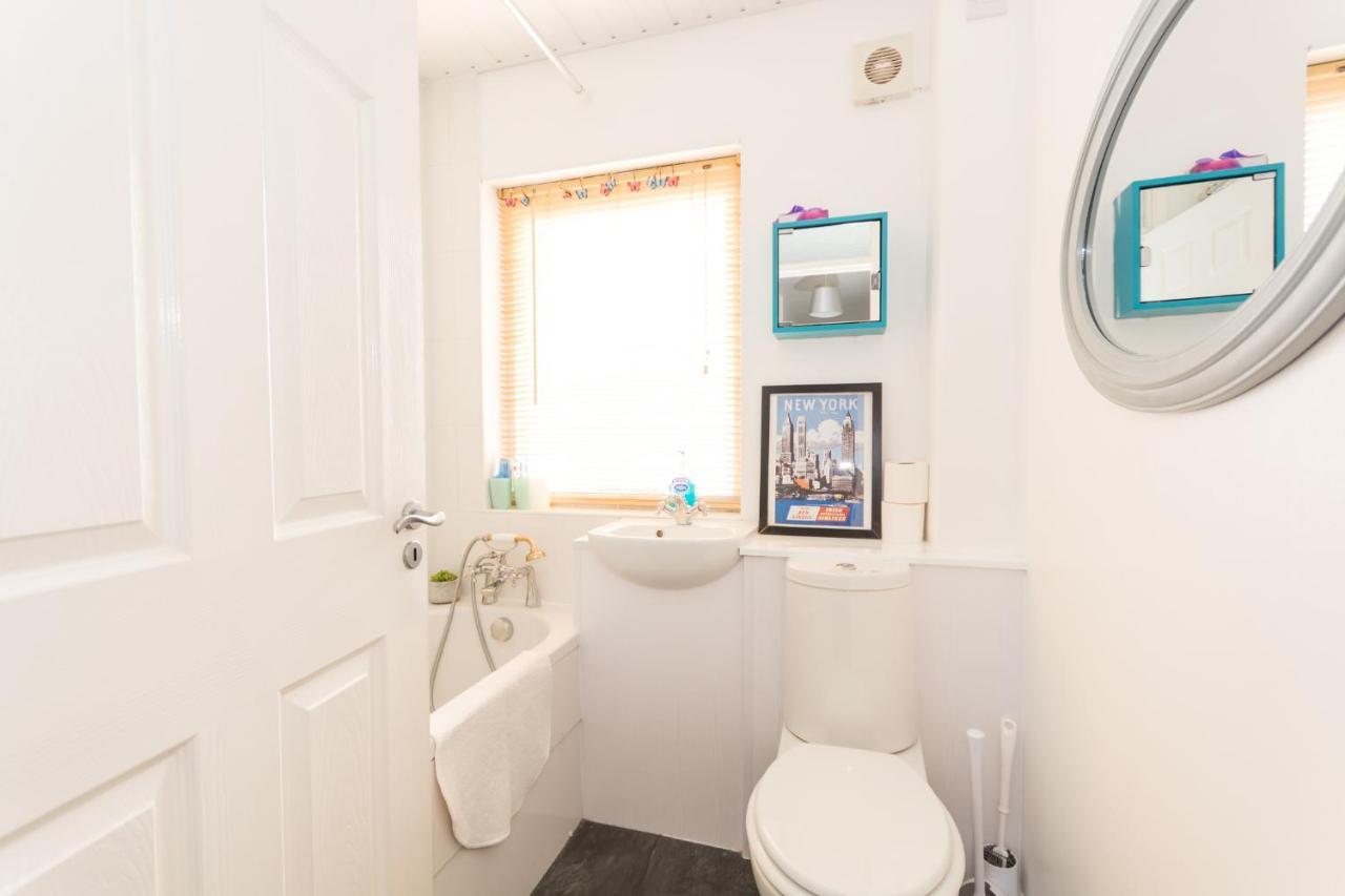Excellent Location - City Centre - Parking - 4 Beds -2 Bedrooms Belfast Exterior foto