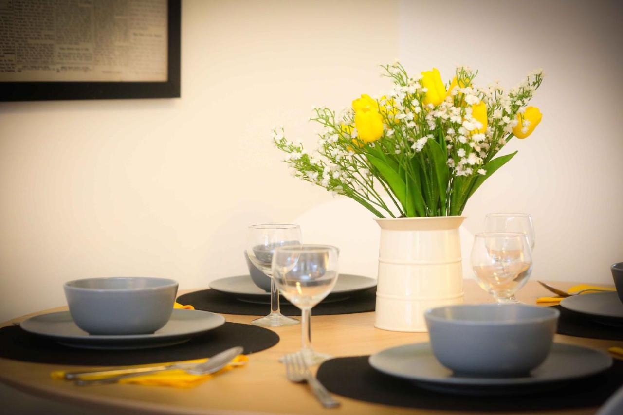 Excellent Location - City Centre - Parking - 4 Beds -2 Bedrooms Belfast Exterior foto