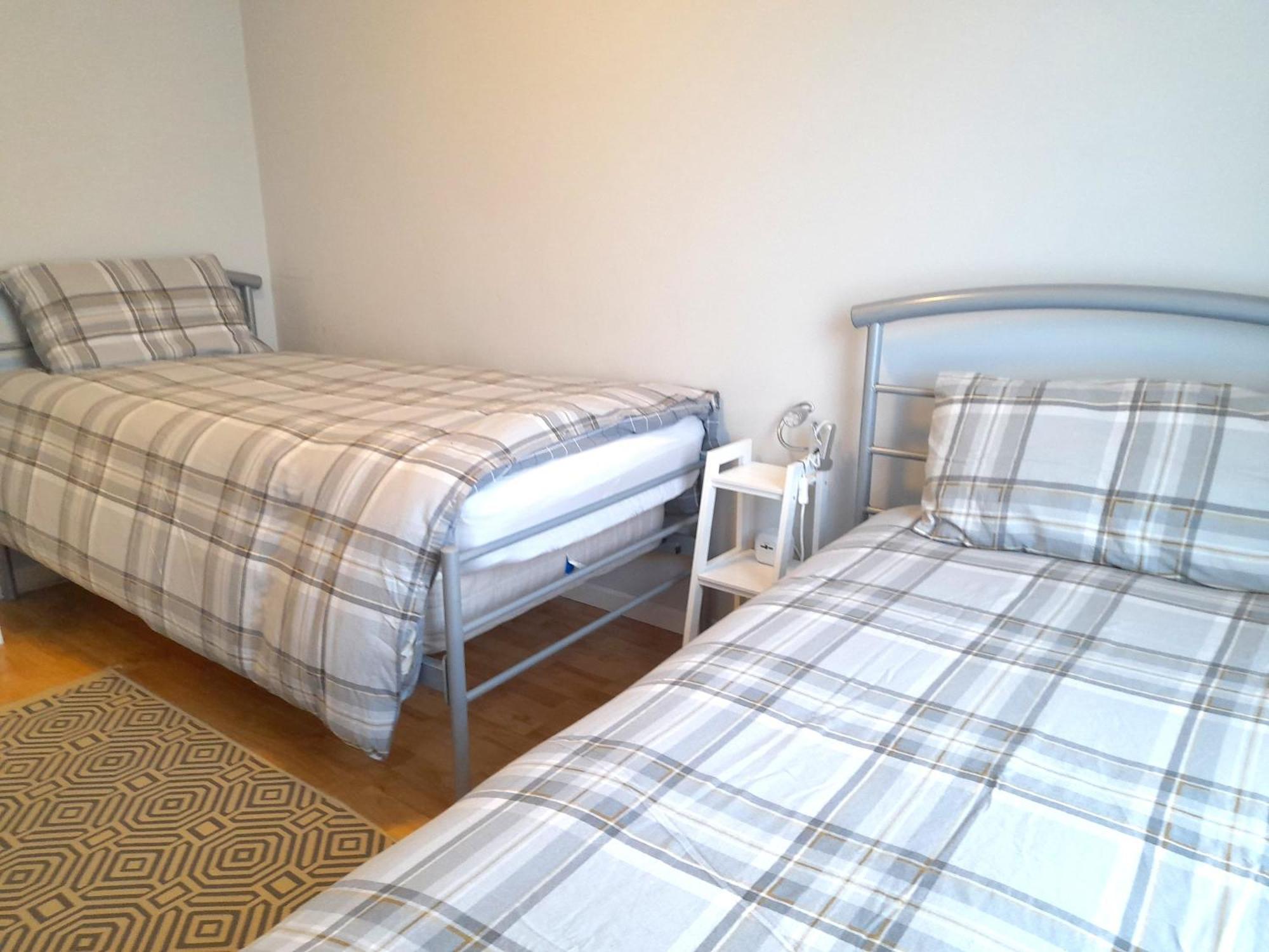 Excellent Location - City Centre - Parking - 4 Beds -2 Bedrooms Belfast Exterior foto