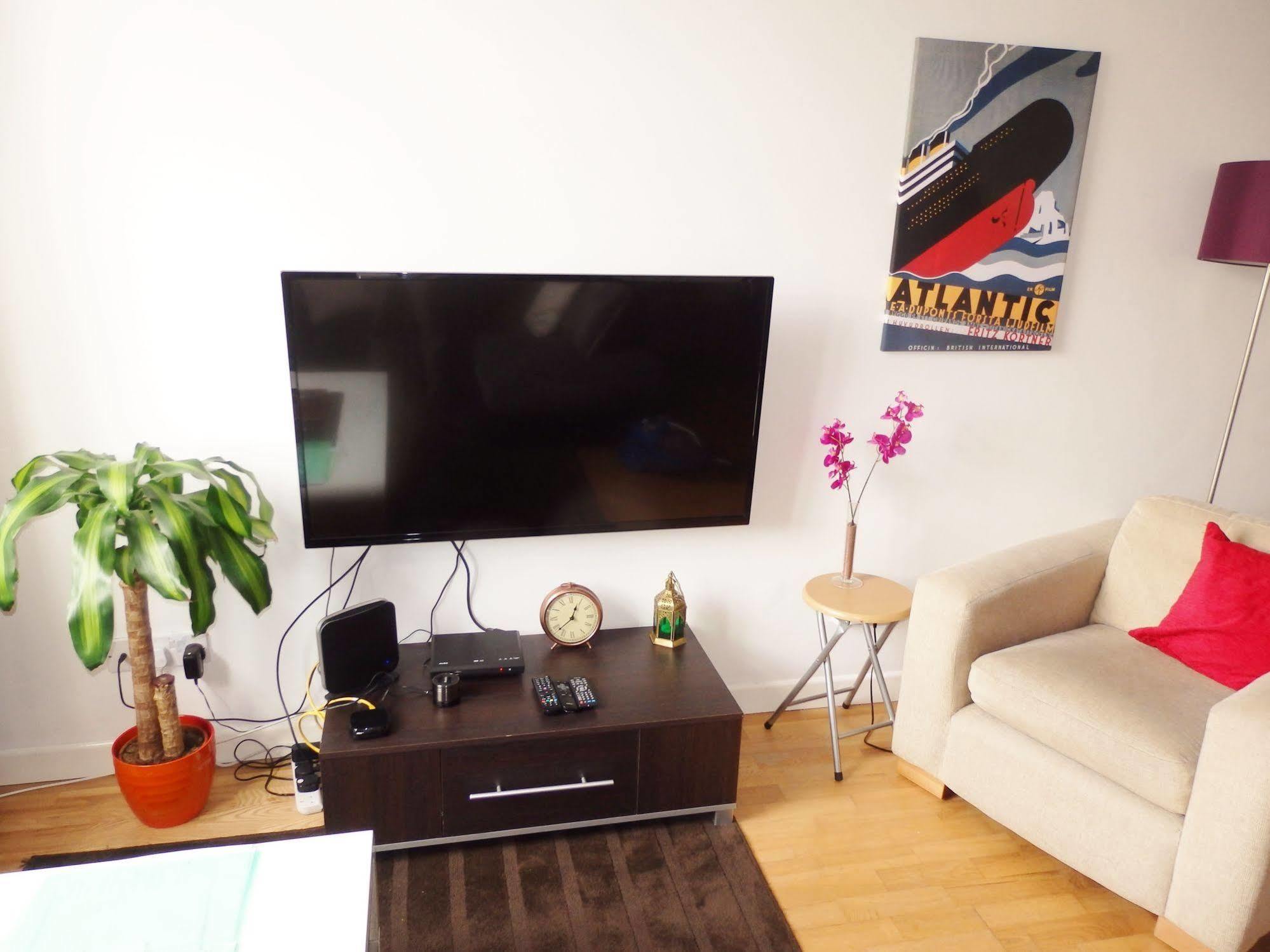 Excellent Location - City Centre - Parking - 4 Beds -2 Bedrooms Belfast Exterior foto