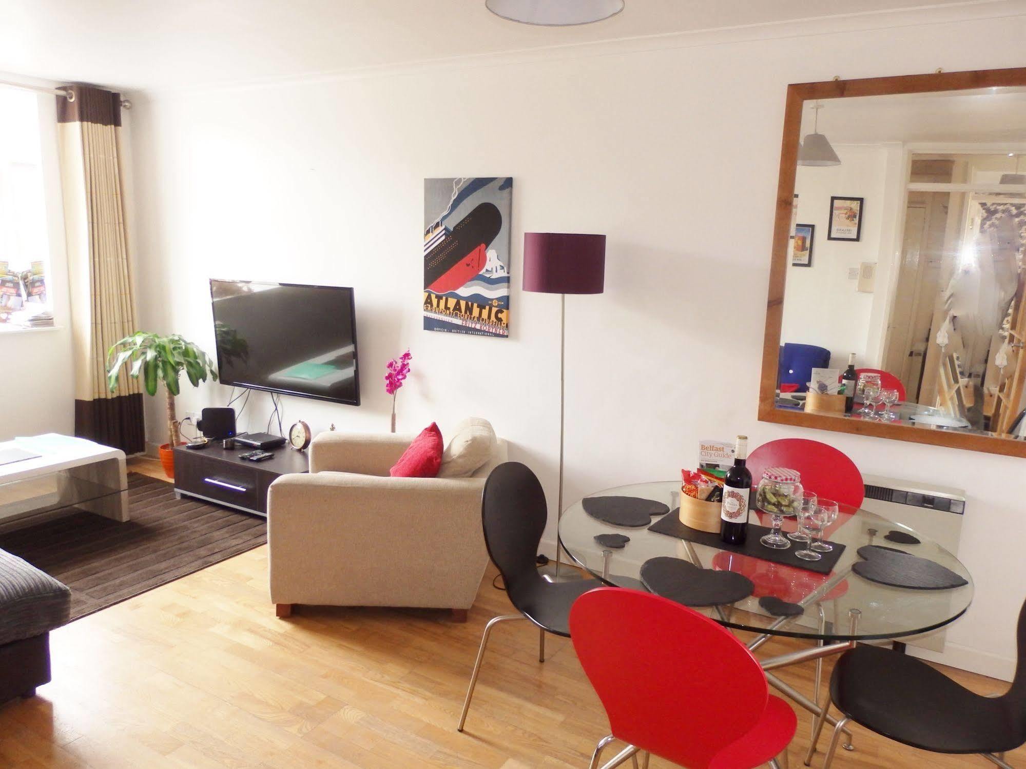 Excellent Location - City Centre - Parking - 4 Beds -2 Bedrooms Belfast Exterior foto
