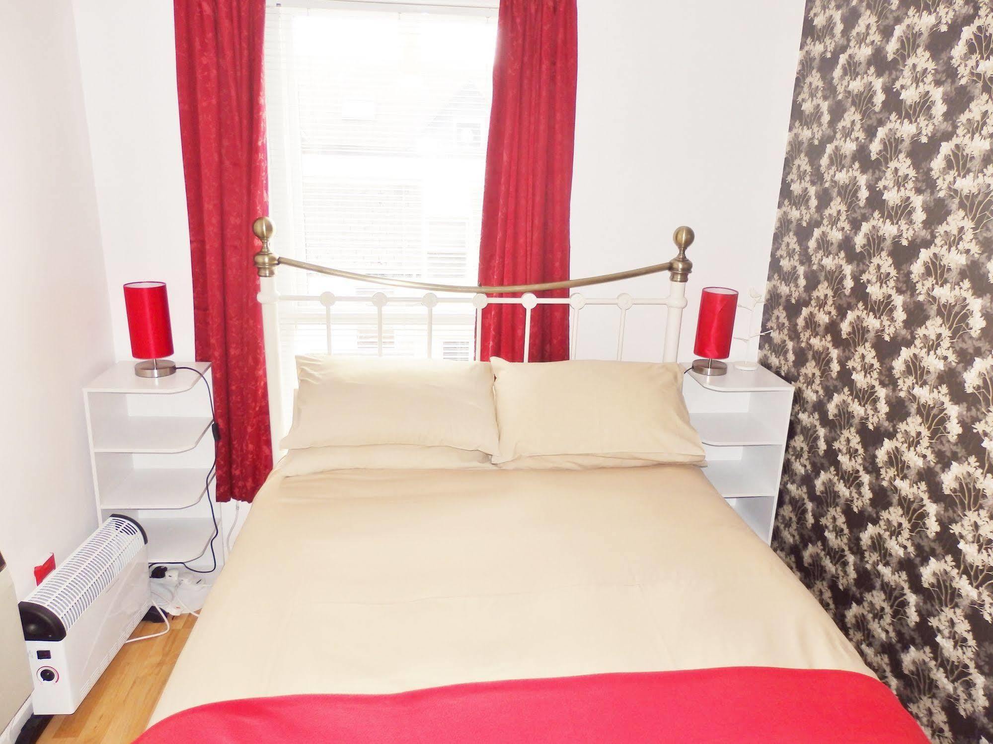 Excellent Location - City Centre - Parking - 4 Beds -2 Bedrooms Belfast Exterior foto