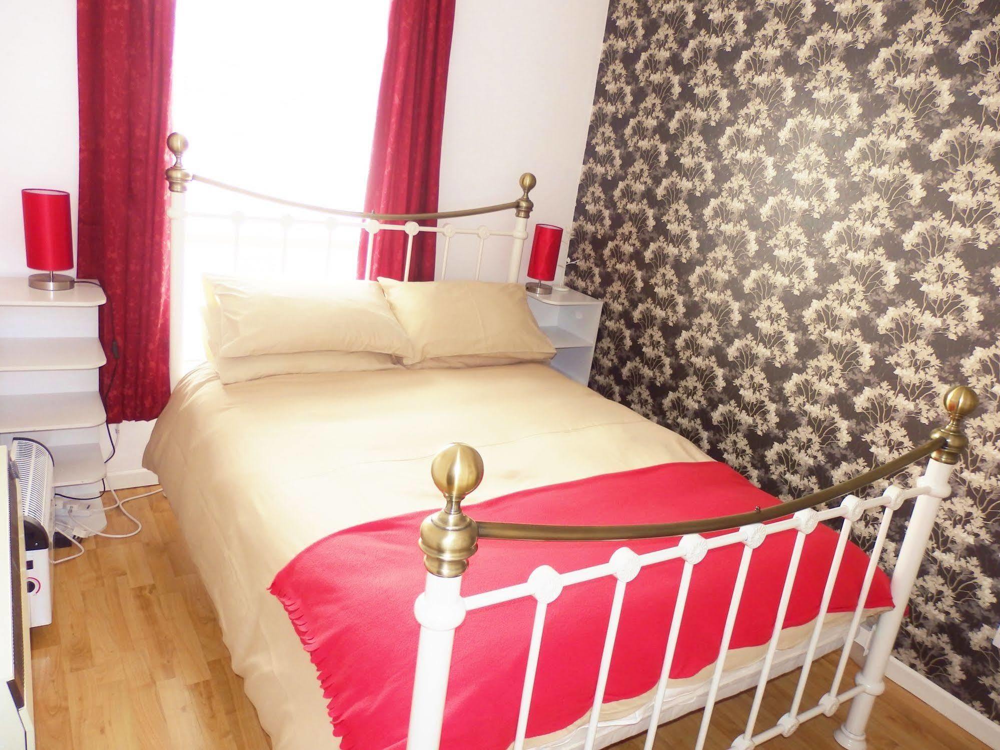 Excellent Location - City Centre - Parking - 4 Beds -2 Bedrooms Belfast Exterior foto